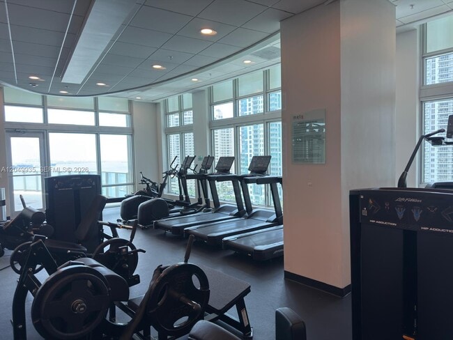 Building Photo - 300 S Biscayne Blvd