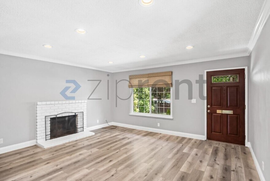Building Photo - Unit