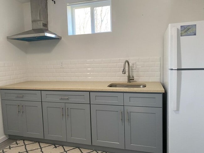 Building Photo - 55 Clover Ave