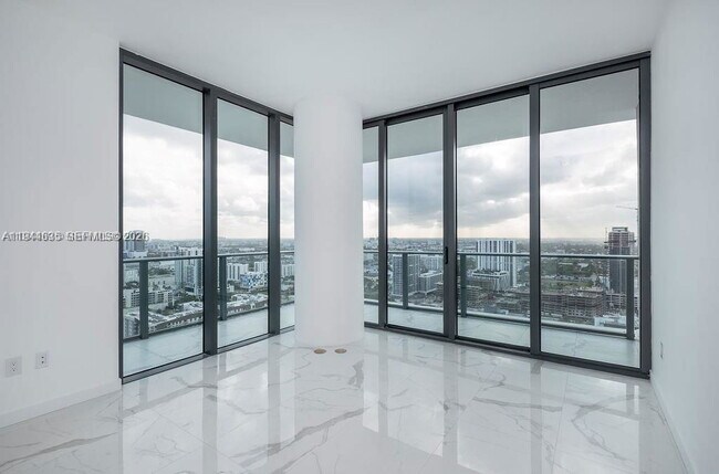 Building Photo - 480 NE 31st St