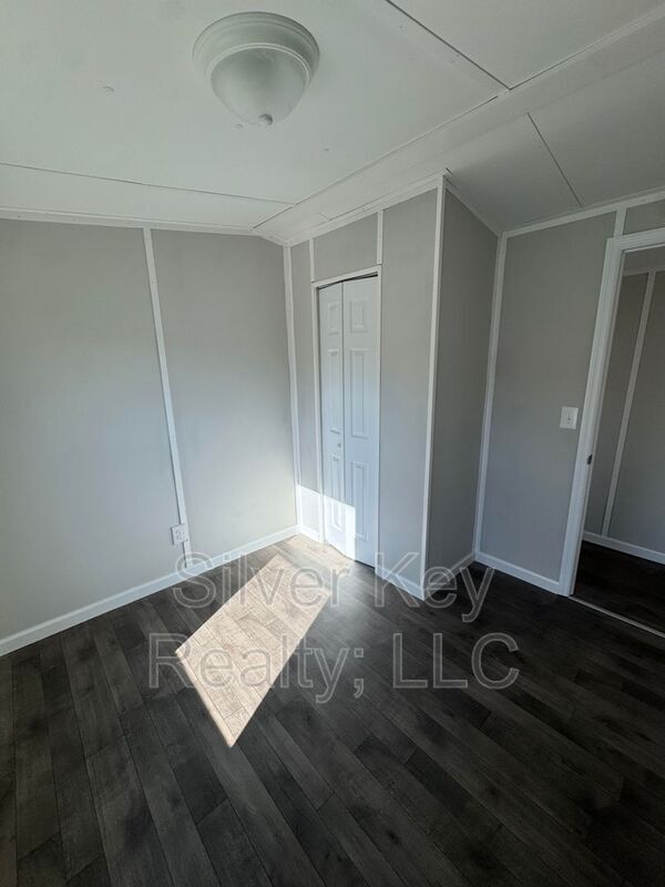 Building Photo - 3000 US-11