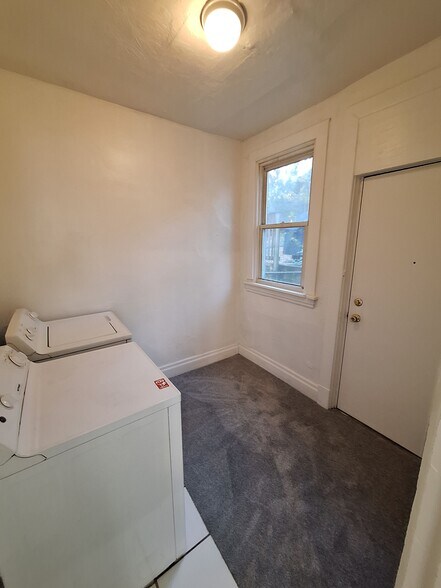 Building Photo - 822 McLain St