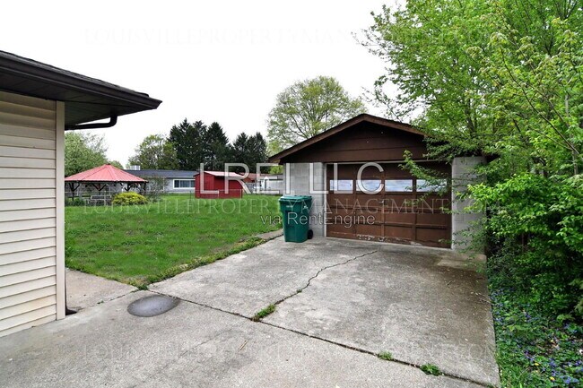 Building Photo - 9909 Plaudit Way