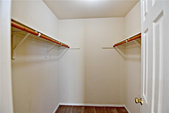 Building Photo - 105 Mesa Dr