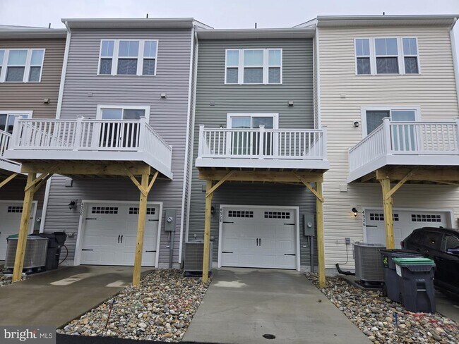 Building Photo - 4928 Dunhaven Dr