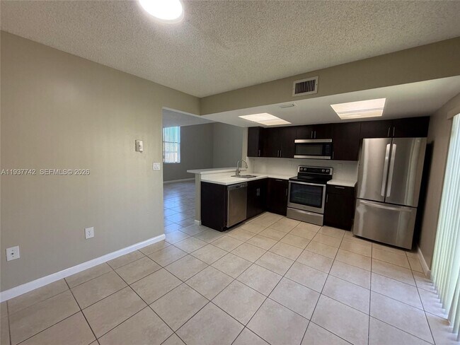 Building Photo - 1206 San Remo Cir