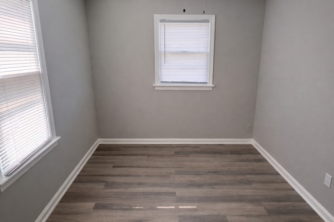 Building Photo - Cute Two Bedroom near KU Medical Center