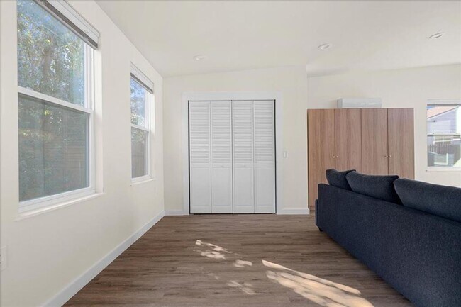 Building Photo - 1411 Fairfield Dr