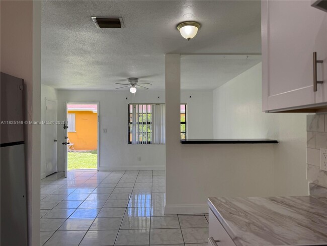 Building Photo - 730 SW 7th St