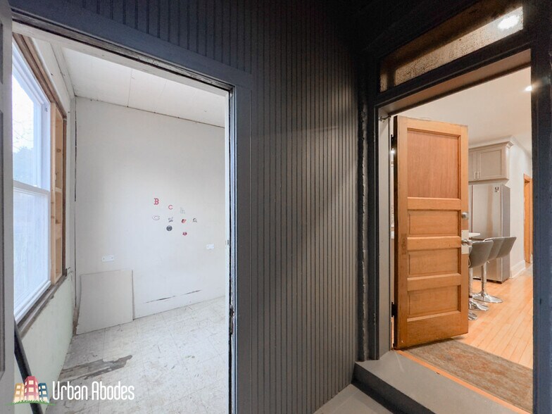 Building Photo - 4322 W Kamerling Ave