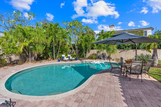 Building Photo - 2317 NE 12th St