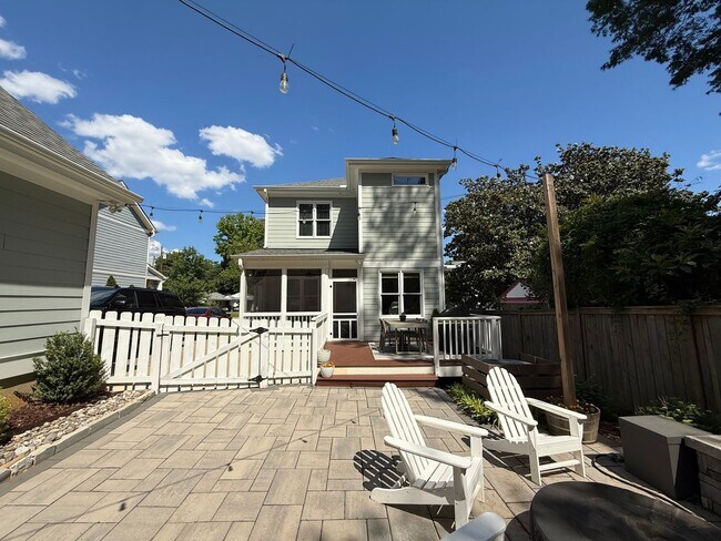 Building Photo - Stunning 3BD, 2.5BA Downtown Raleigh Home with Modern Updates, Large Fenced In Backyard, Fire Pit...
