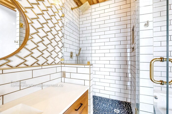 Building Photo - 1154 Division St