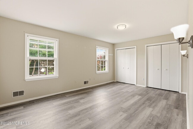 Building Photo - 1589 N Bay Ave