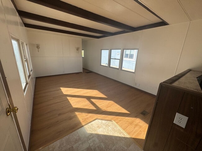 Building Photo - 2 bedroom, 1 bath manufactured home