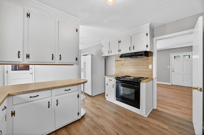 Building Photo - 1321 Briarfield Ave