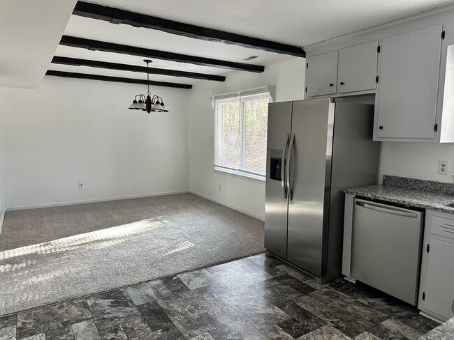 Building Photo - Single Family Home in Skimino Hills! Avail...