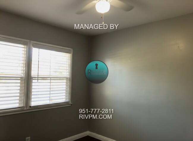 Building Photo - Tastefully remodeled home in a great Centr...