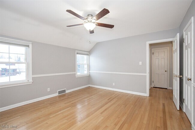 Building Photo - 1718 Maywood Rd