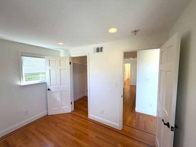 Building Photo - TOTAL REMODEL LARGE 1750sf 3BR+ Bonus/3BA North Oakland Home AVAILABLE NOW