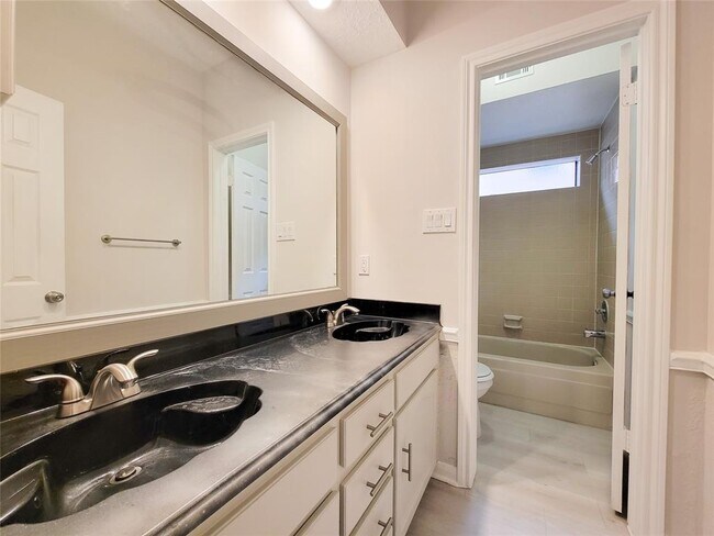 Building Photo - 12910 Golden Rainbow Dr