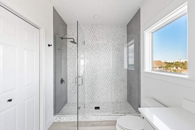 Building Photo - Newly Renovated Beach Front Four Bedroom Home