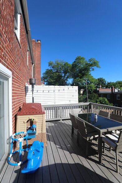 Building Photo - 209 Guthrie Ave