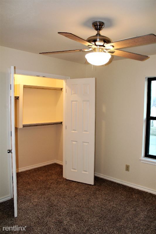 Building Photo - 2 br, 1.5 bath Townhome - 806 E Jenkins St