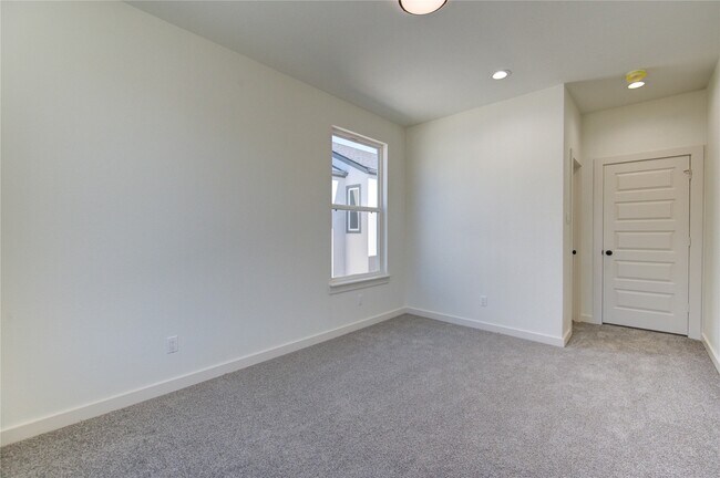 Building Photo - 2914 El Fenice Ln