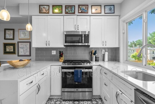 Building Photo - 1275 Oates St NE