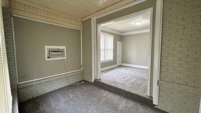 Building Photo - 1114 Azalia St
