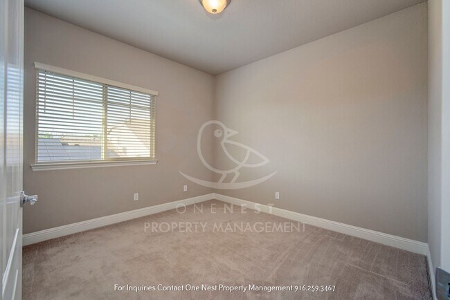 Building Photo - Fantastic - one of a kind 5 bdrm 4 bth home with pool