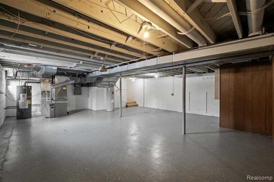 Building Photo - 5570 Forman Dr