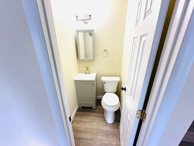 Building Photo - 234 Franklin St