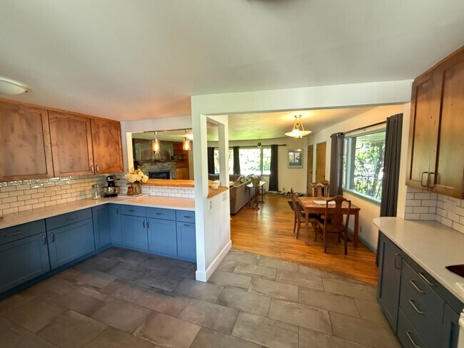Building Photo - 4 Bedroom Unfurnished Home in Columbia Falls