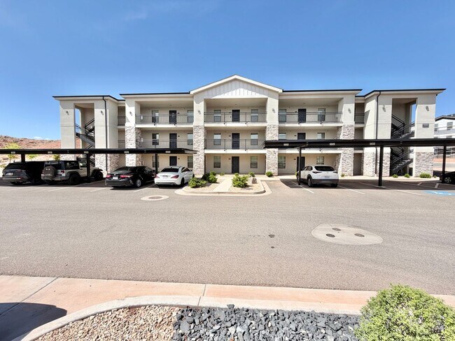 Building Photo - 2 Bed Lone Rock Condo!