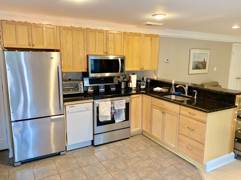 Building Photo - 3828 Cathedral Ave NW