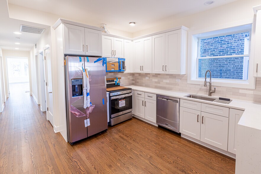 Kitchen - 6527 N Newgard Ave