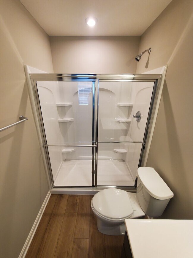 Building Photo - 2 Bedroom with 2 Bath Condo