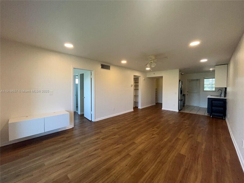 Primary Photo - 2471 SW 82nd Ave