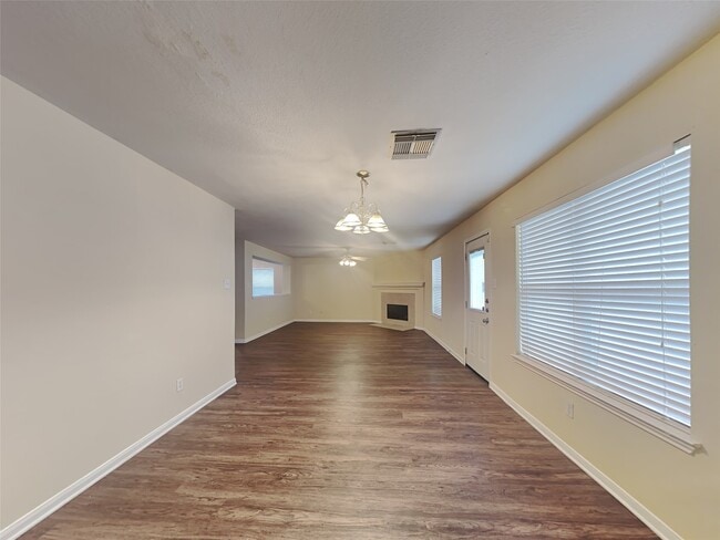 Building Photo - 1913 Plum Falls Ln