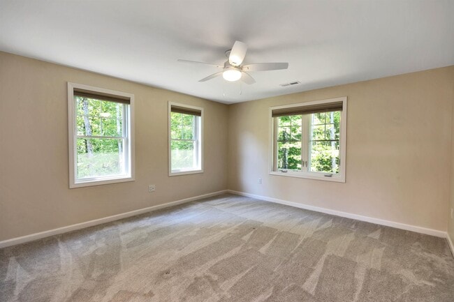 Building Photo - 240 Knollwood Way