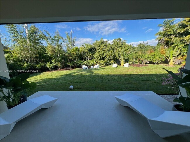 Building Photo - 12790 SW 91 Ave