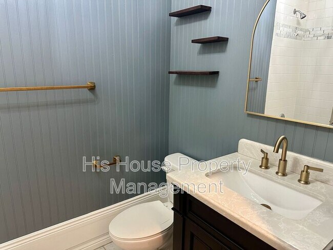 Building Photo - 2122 Longfin Ct