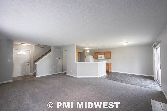 Building Photo - Great 3 Bedroom 2.5 Bathroom Home on the upper east side of Indy!