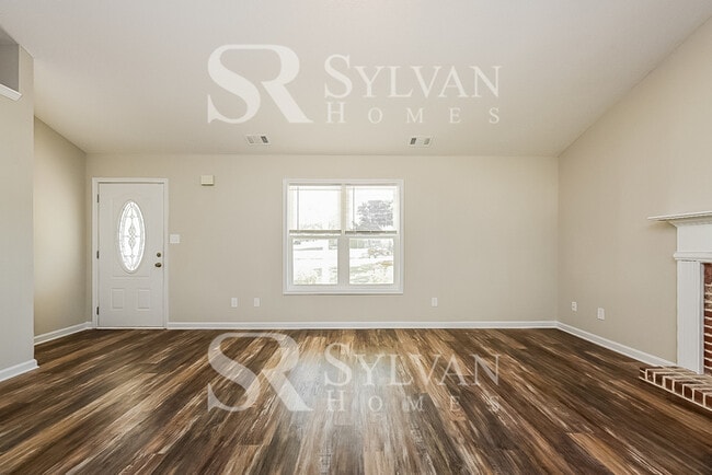 Building Photo - The living is easy in this 3 bedroom, 2 ba...