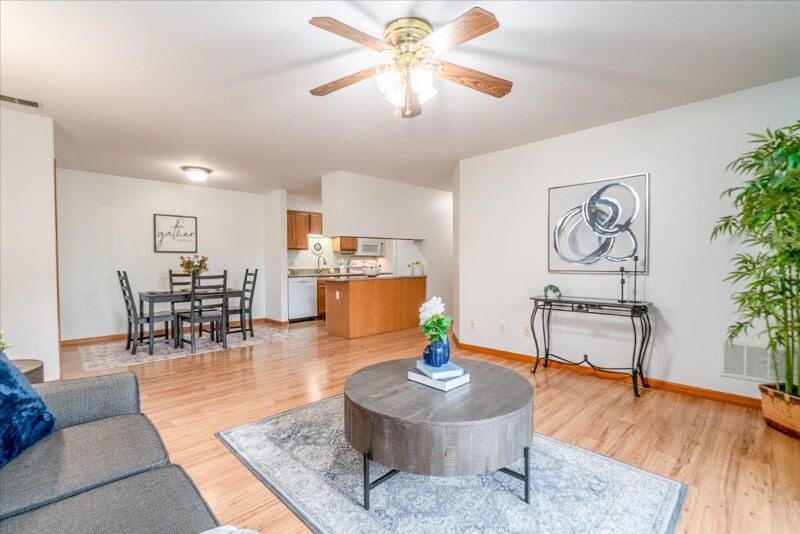 Building Photo - 45969 Tallgrass Ct