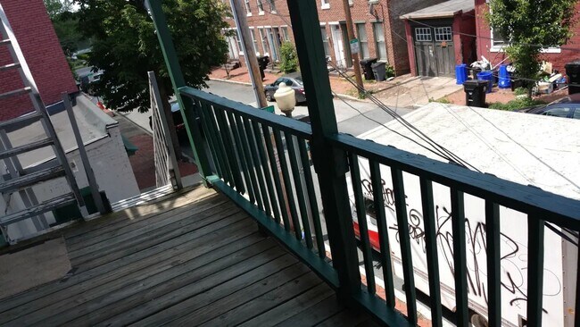 Building Photo - 1 Bedroom in Midtown w/optional Garage