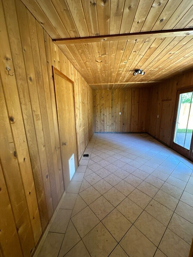 Building Photo - 4321 Myrtlewood Dr