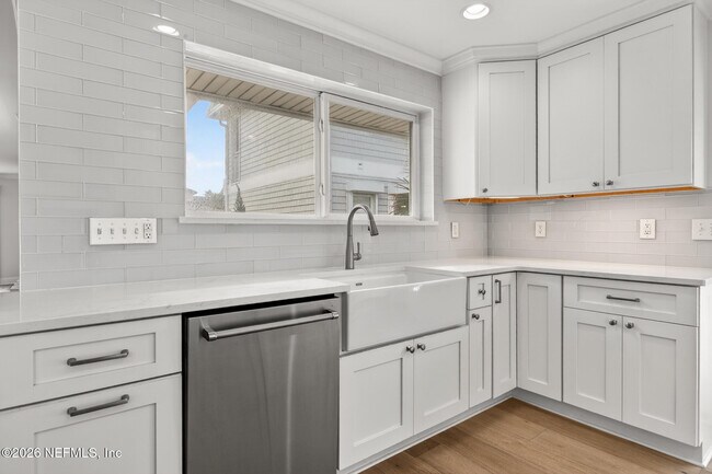 Building Photo - 1766 Beach Ave